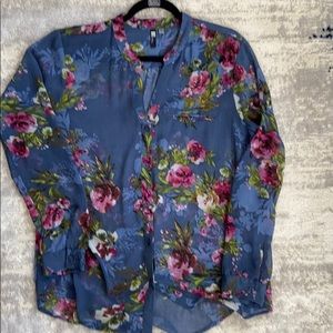 🌺 Kut From the Cloth button front blouse